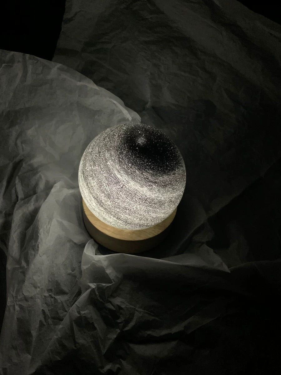 Luma Globe Crystal Lamp (Silver mist)